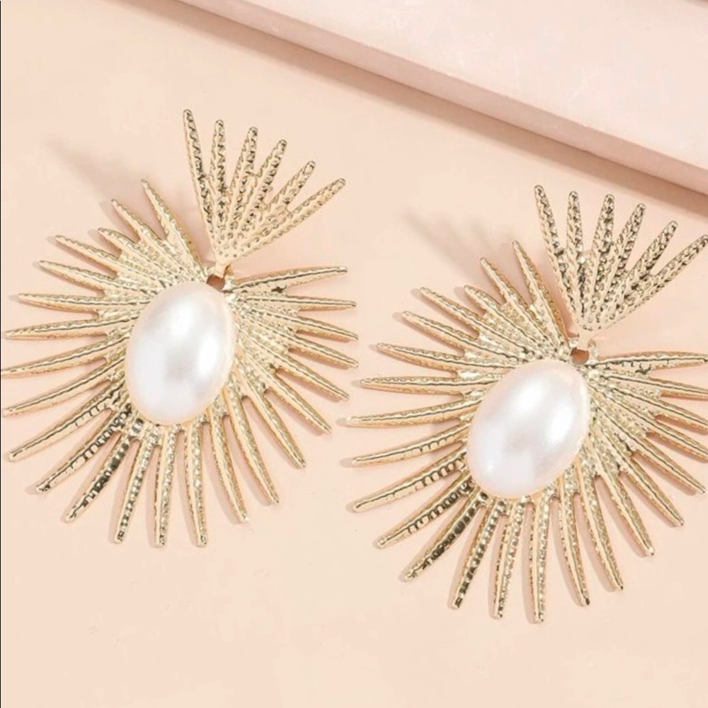 Zara Radiance Large Pearl Heart Crown Sunburst Beam Ray Regal Royal Gold Earring - Picture 5 of 14
